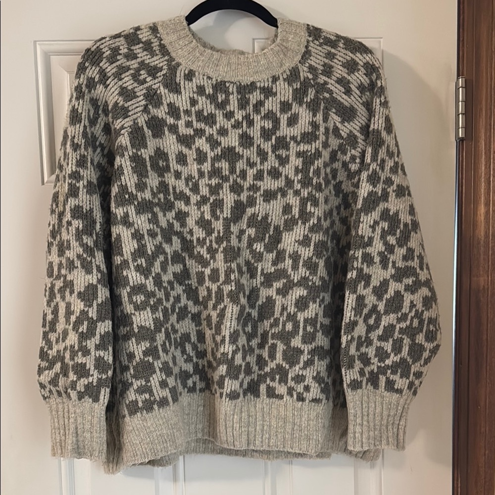 Cozy Gray Animal Print soft Sweater XL